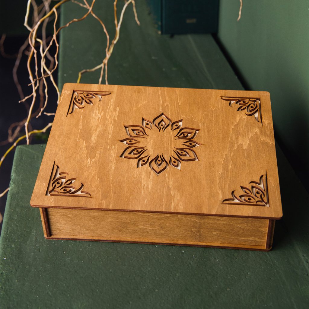 Cutie din lemn handmade pentru cadou cu 2 compartimente si model si mesaj - Alege-o ca pe o cutie cadouri, cutie cu amintiri sau cutie cu poze