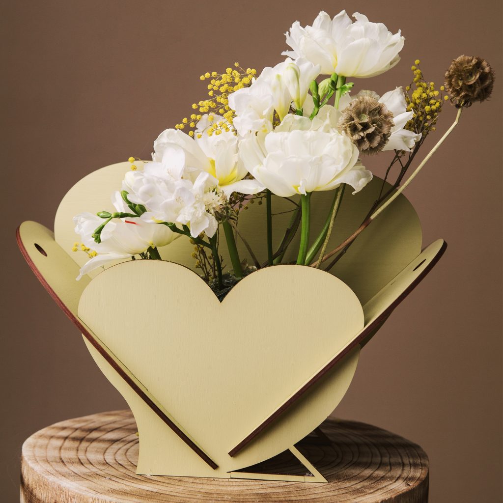 Cutie pentru flori in forma de inima - Alege dintr-o gama larga de cuti de cadou, cuti de cadouri, cutii de lemn, cutie pt cadou, cutii handmade, cutie flori handmade